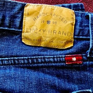 Mens Lucky Brand Jeans 33x30 no damage used in good condition.